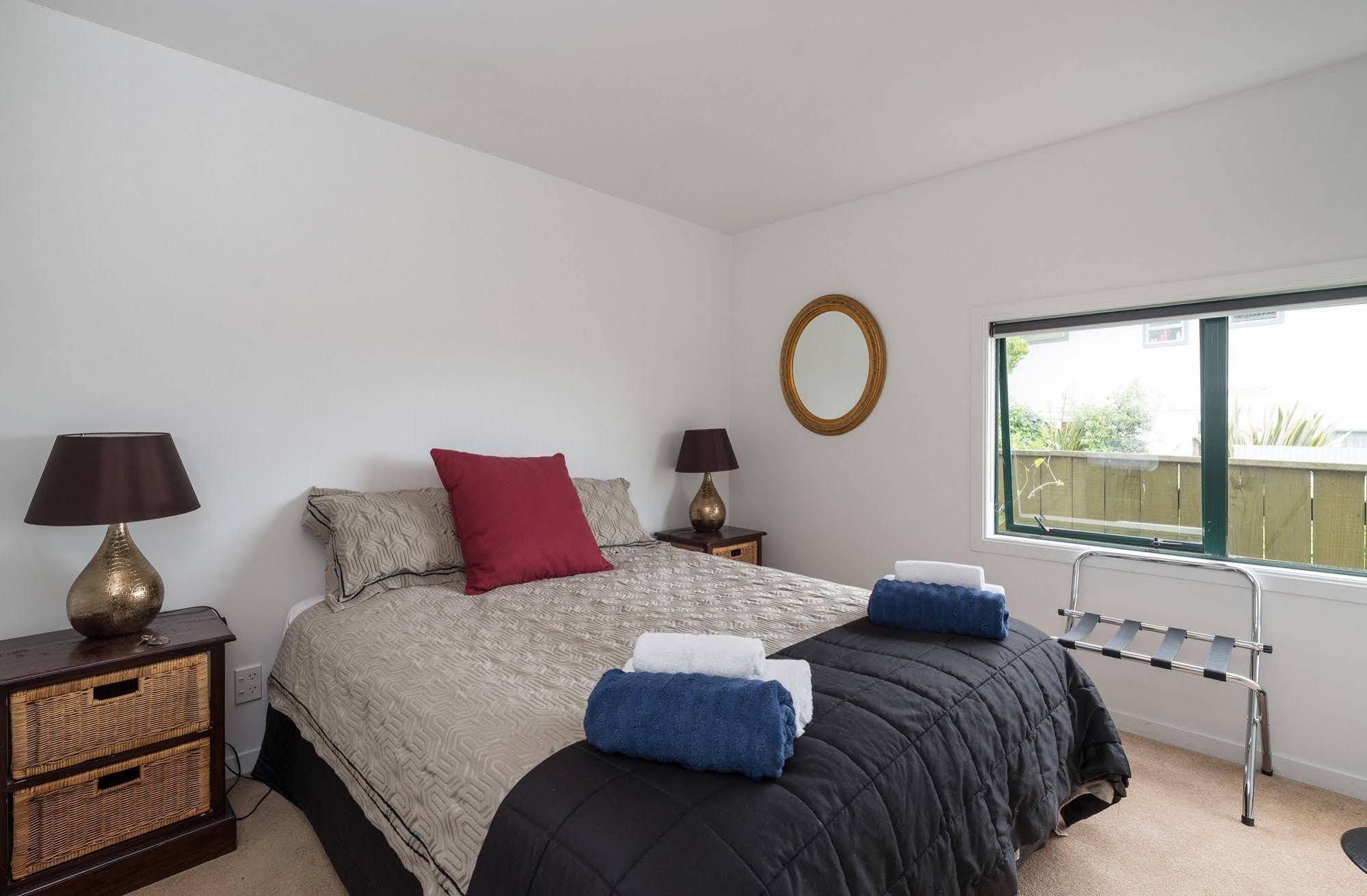 Lakeside City Apartments - Penthouse And Studio Rotorua Buitenkant foto
